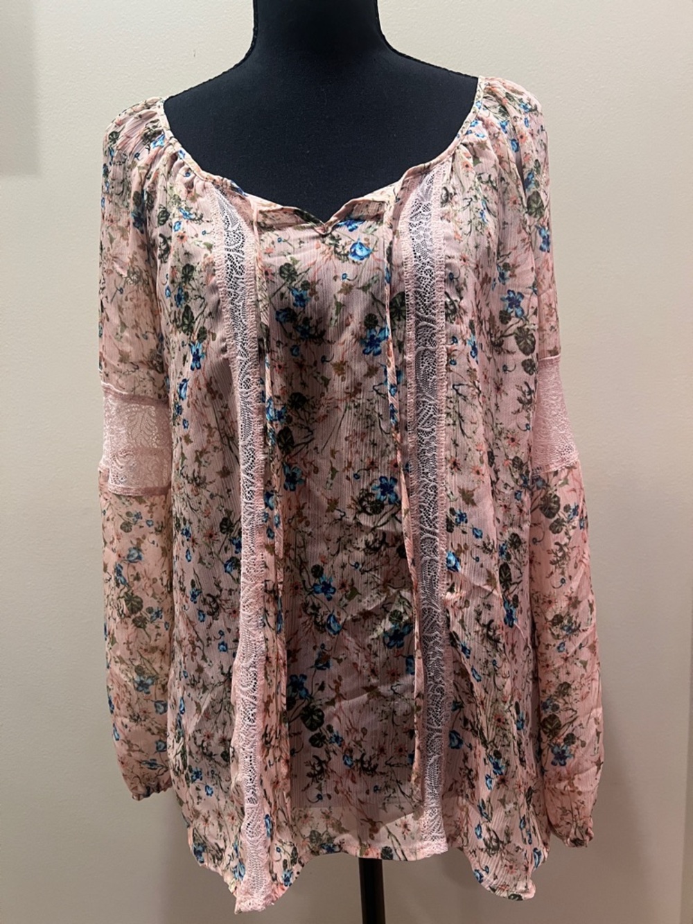 Princess Vera Wang Women’s Pink Semi Sheer Floral Boho Peasant Tie Neck Top L